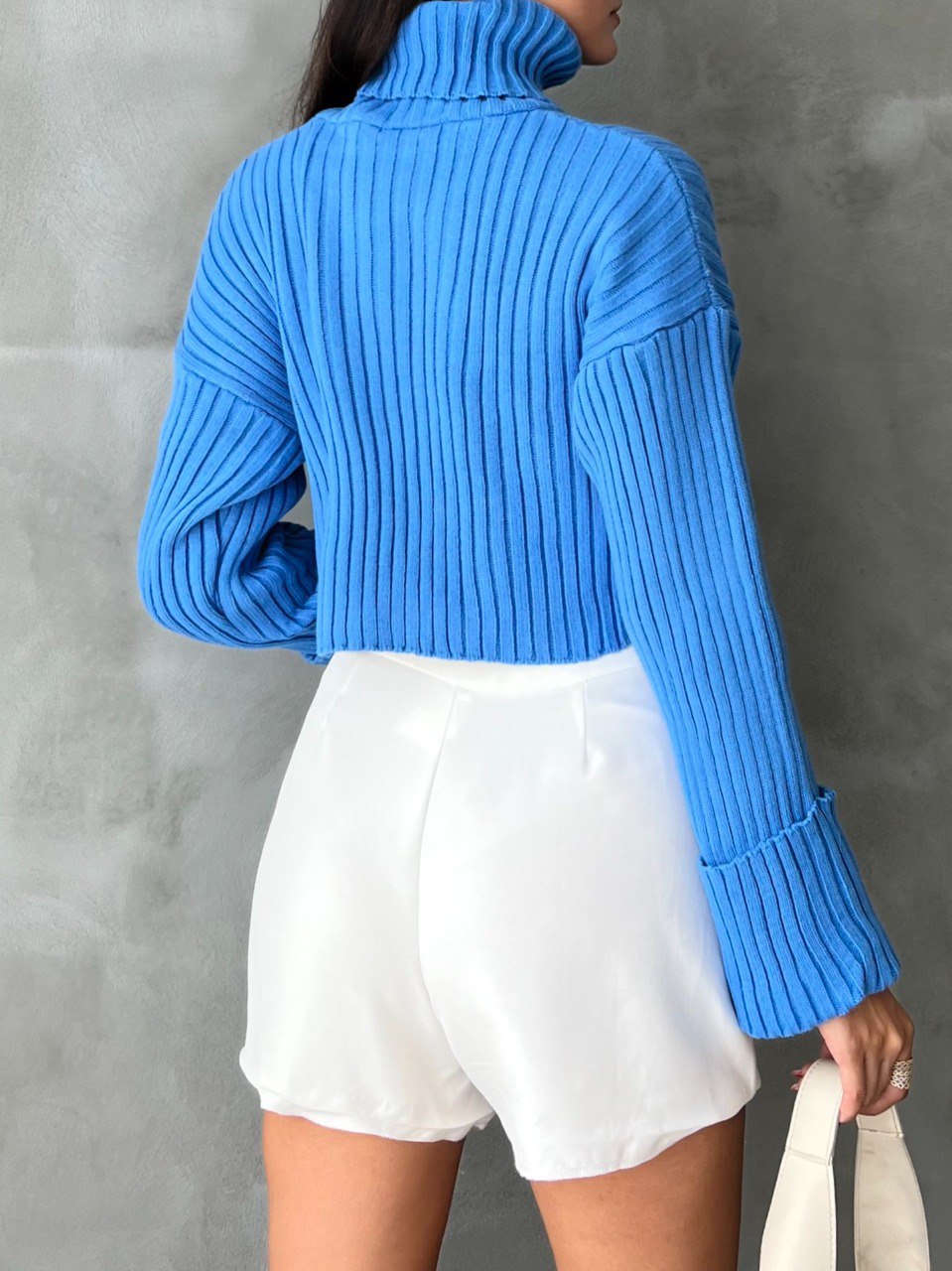 Pull bleu court