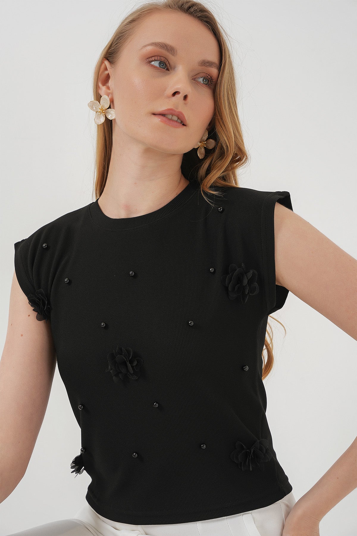516 - Tee shirt noir reliefs