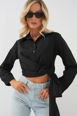 499 - Chemise noire à nouer