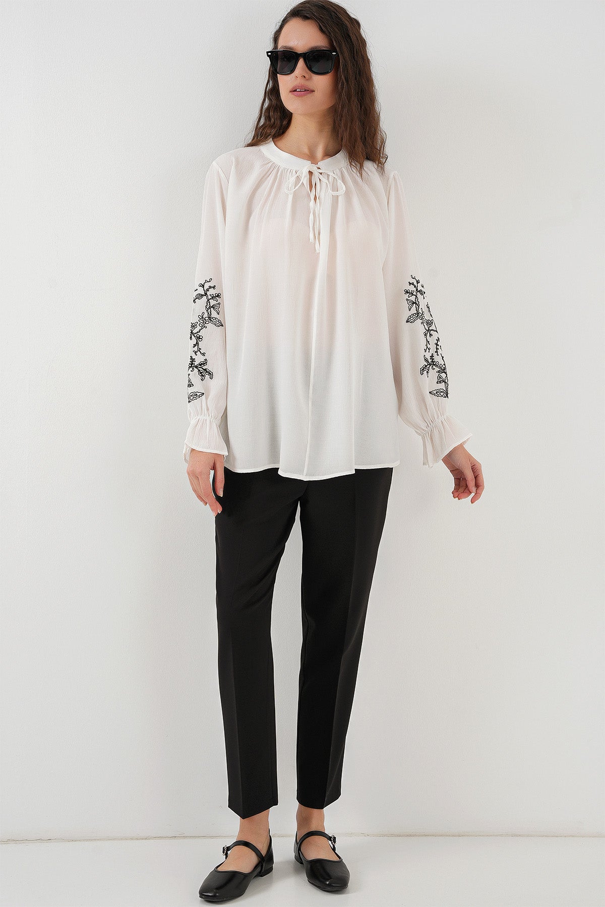 513 - Blouse brodée écrue