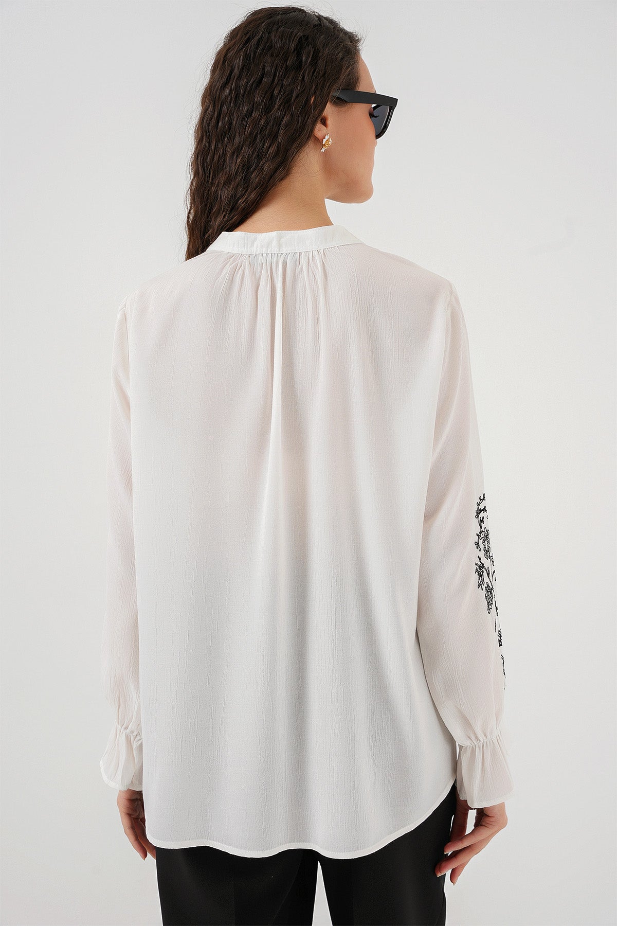 513 - Blouse brodée écrue