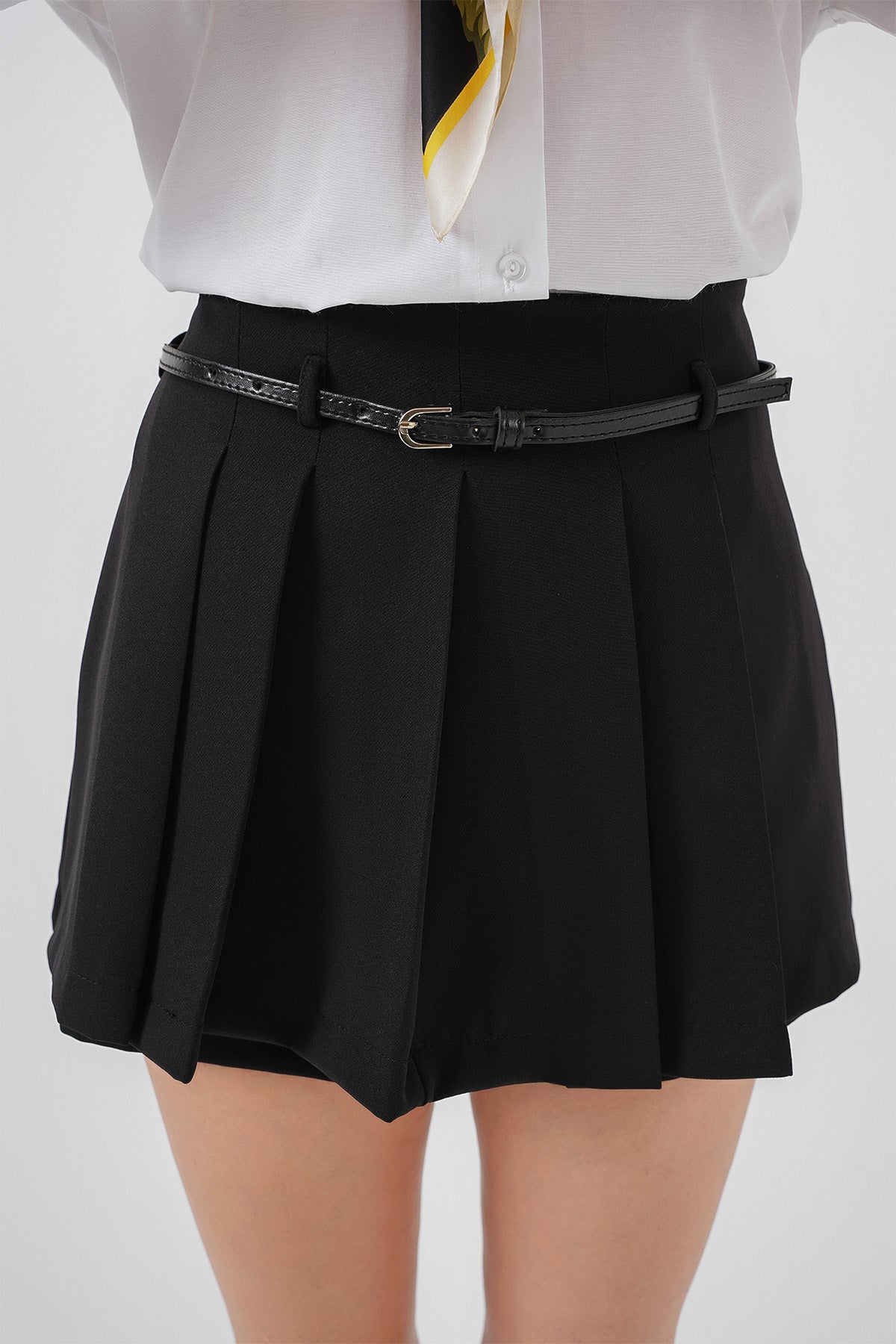 514 - Mini jupe short noire