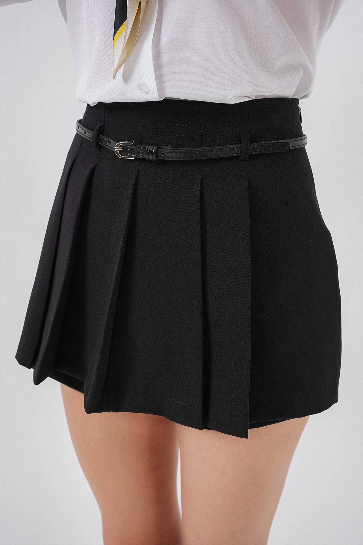 514 - Mini jupe short noire