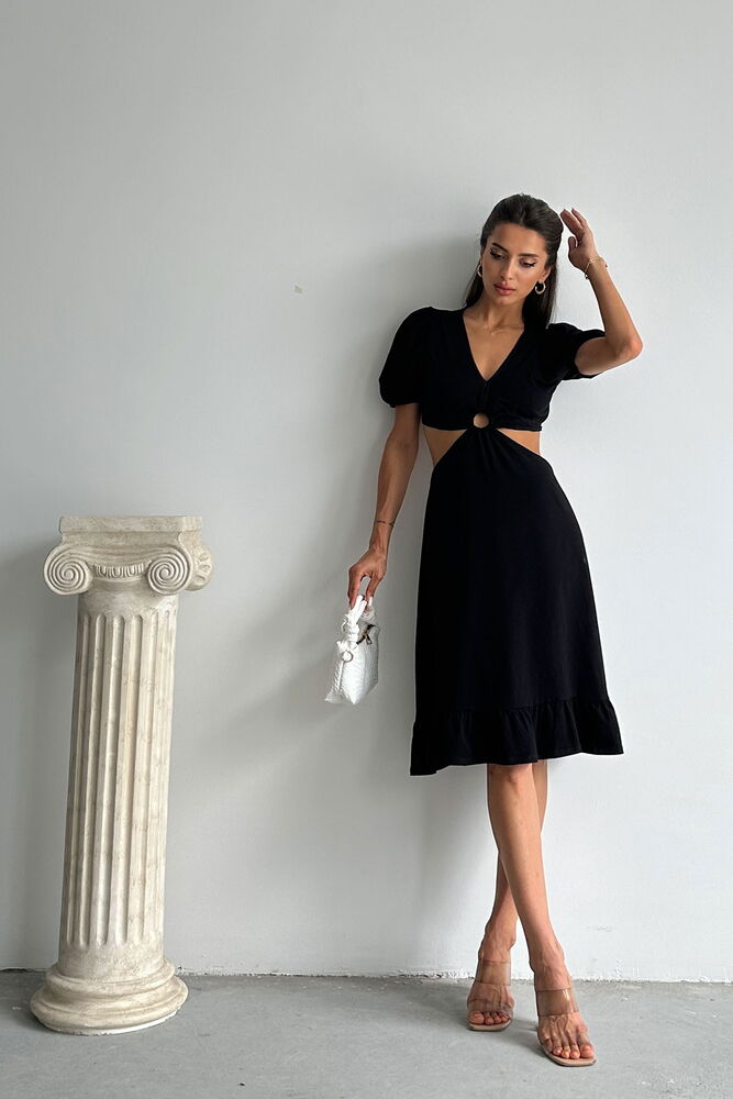 607 - Robe noire ouverte