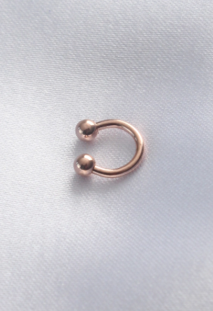Piercing chirurgical rose